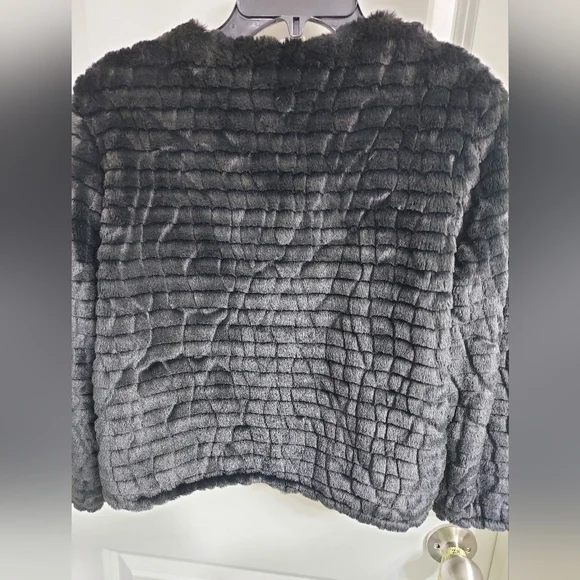 EUC Women's Calvin Klein Faux Fur Shrug, M - Picture 6 of 6